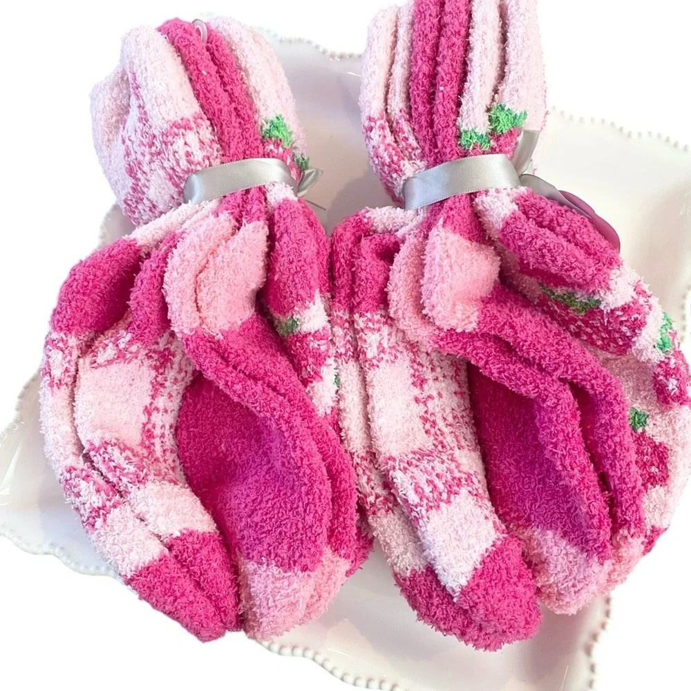 🍓🍓6 Pair Ladies Fuzzy Socks